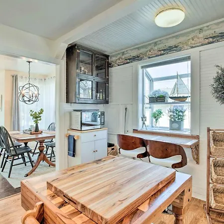 Charming Seaview Home With Bbq, Deck And Fire Pit